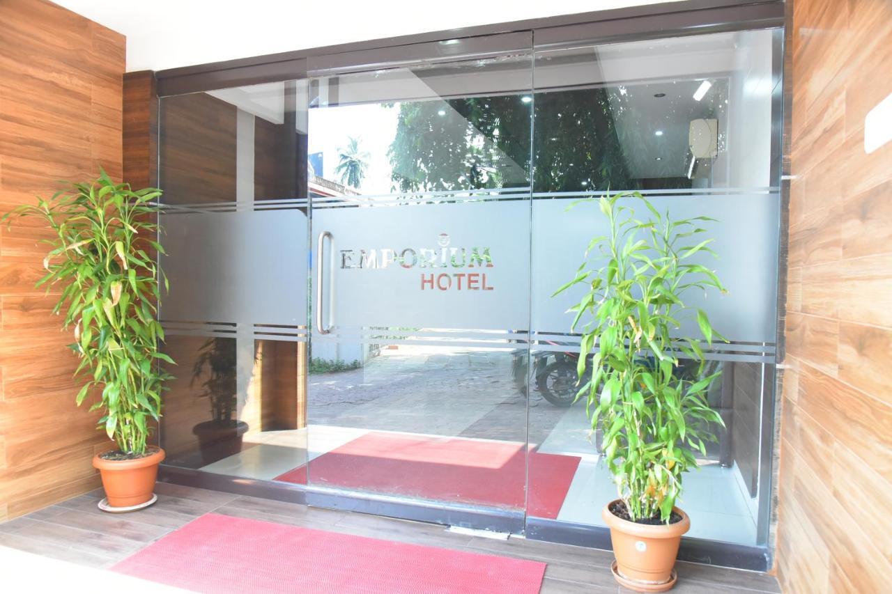 Emporium Hotel Mangalore Exteriör bild